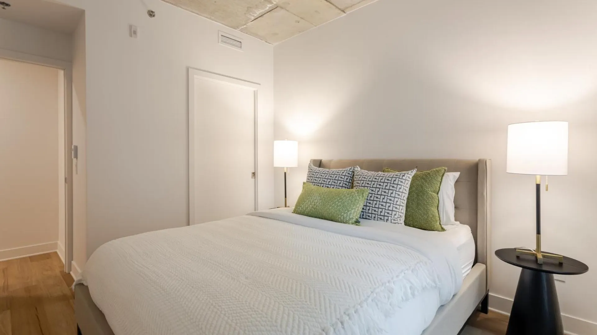 Apartment Echoes Of Chic 2Br Hideaway In Old Port Montreal Canada