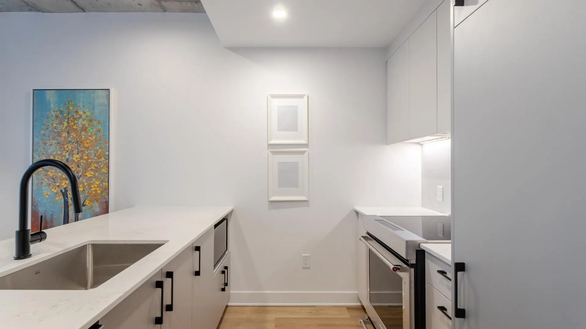 Echoes Of Chic 2Br Hideaway In Old Port Montreal Canada
