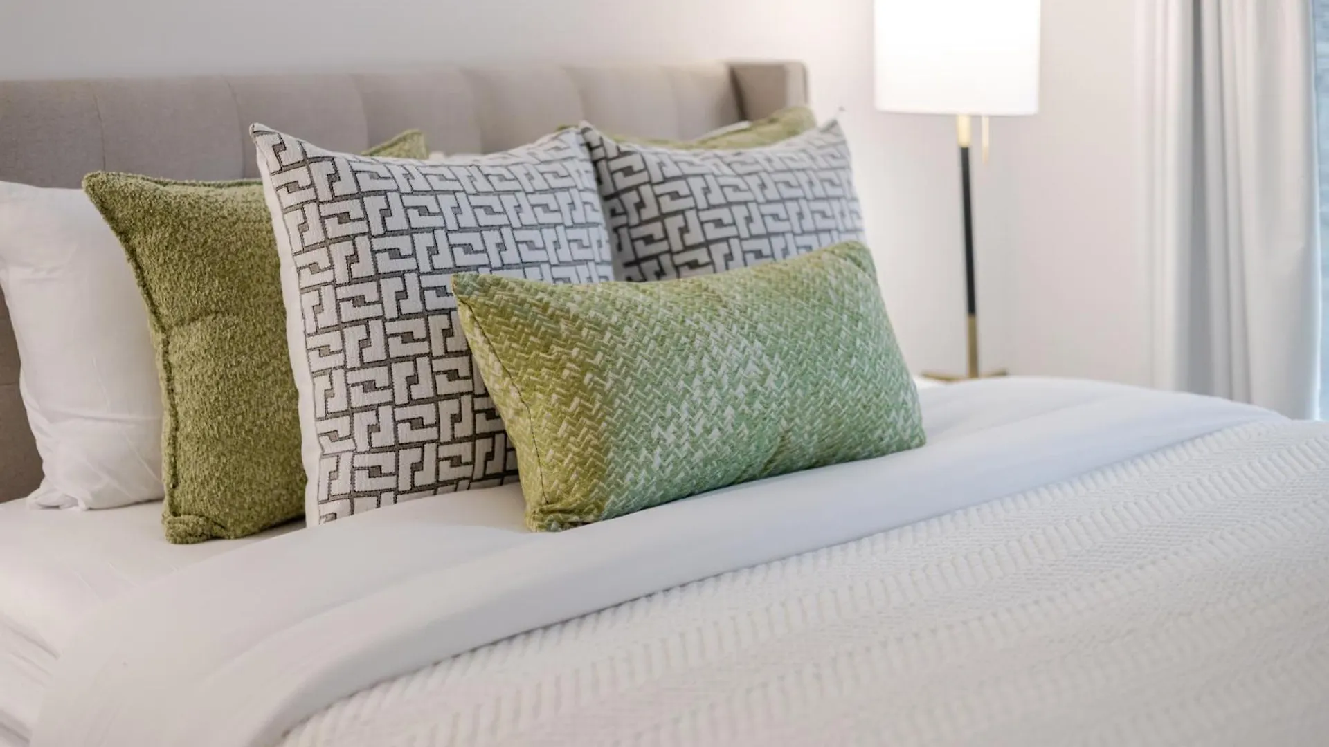 Apartment Echoes Of Chic 2Br Hideaway In Old Port Montreal