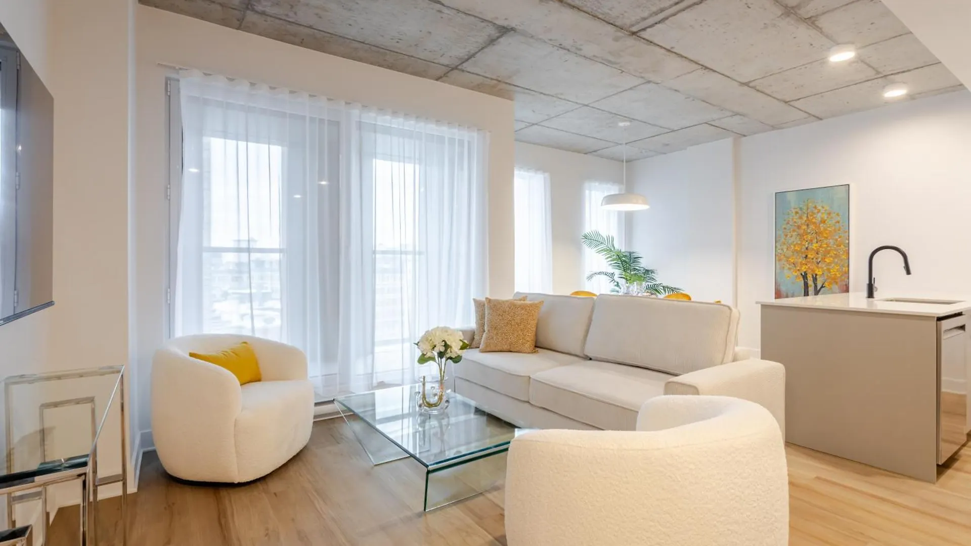 Echoes Of Chic 2Br Hideaway In Old Port Montreal Apartment