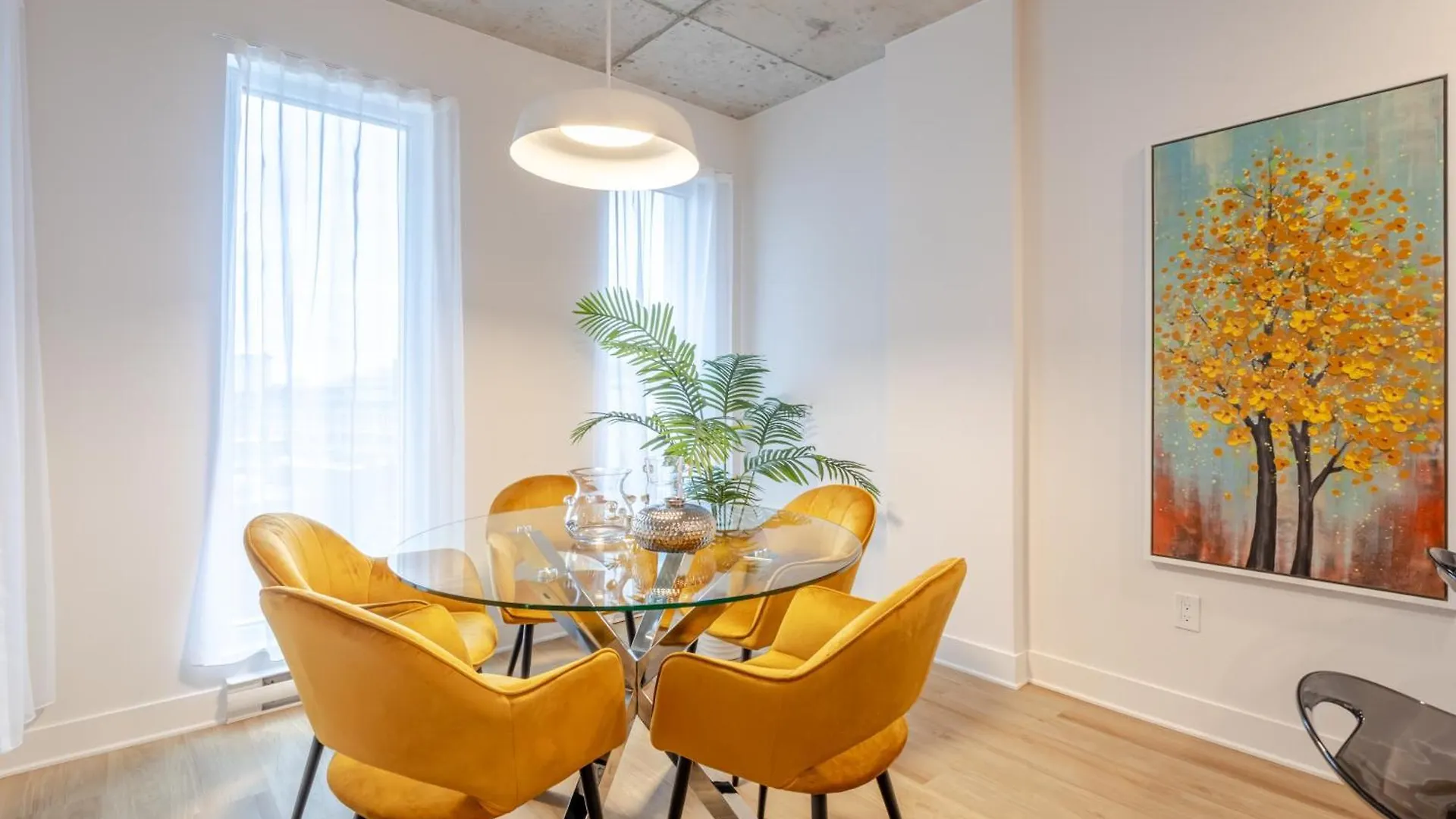Apartment Echoes Of Chic 2Br Hideaway In Old Port Montreal