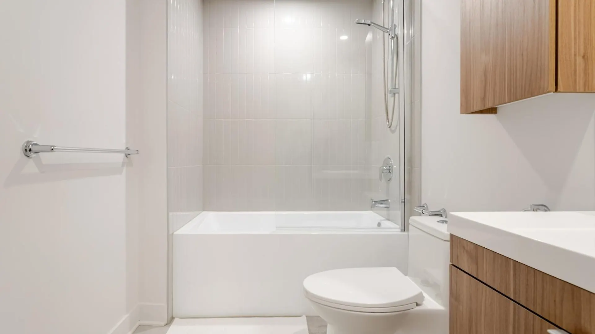 Apartment Echoes Of Chic 2Br Hideaway In Old Port Montreal Canada